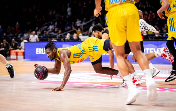 也让他们逐 也让他们逐